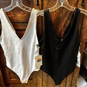 Vuori Halo Bodysuits - Black AND Salt Heather